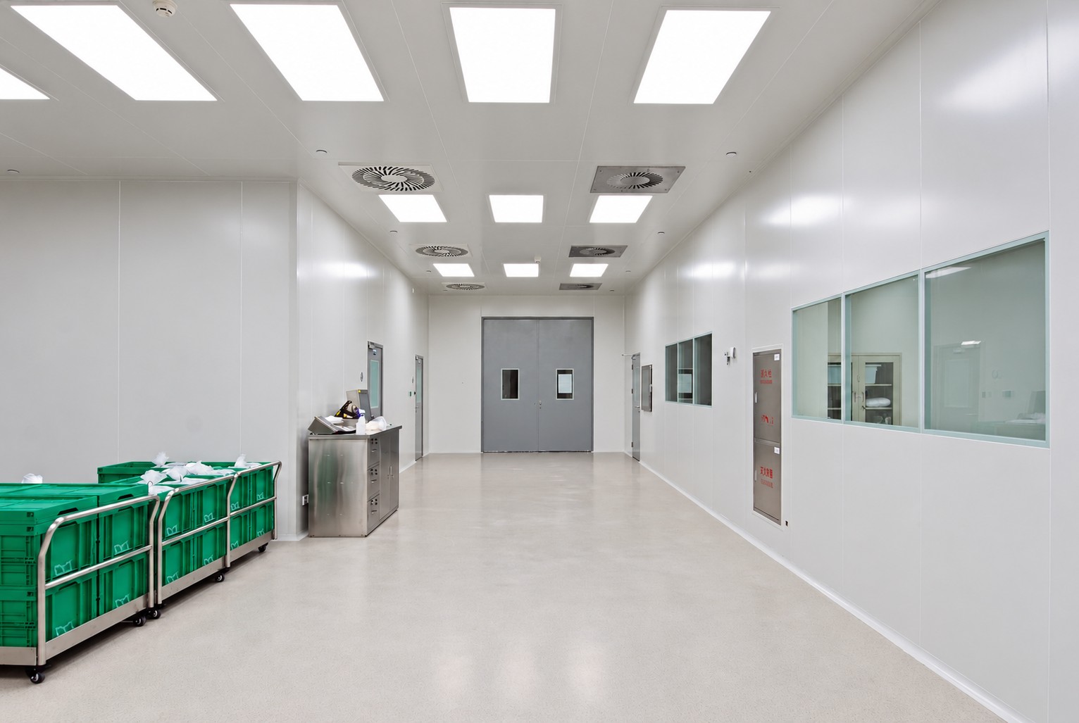 Doors, windows and circulation route in a Shanghai pharmaceutical-component workshop