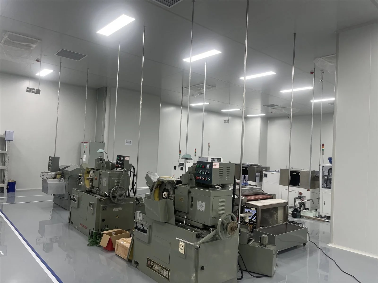 Processing equipment and panel walls in a semiconductor-materials workshop